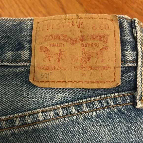 Levi's 501 Shorts - Picture 2 of 7